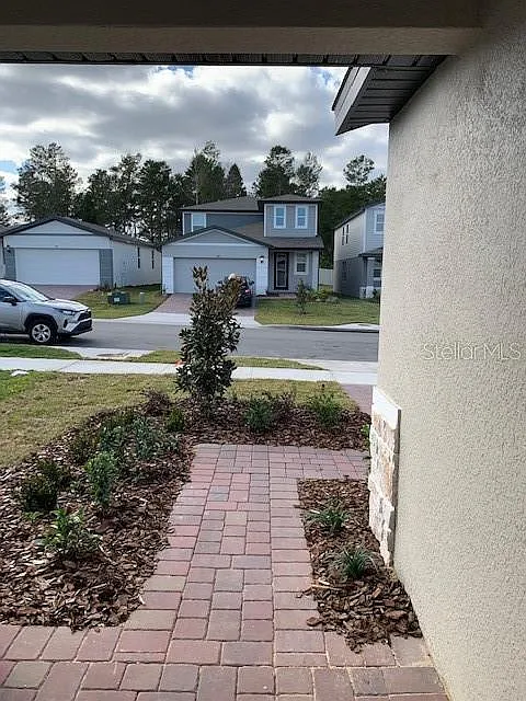 4 bed, 2.5 bath, 2160 sqft, $2,550 — Photo 2