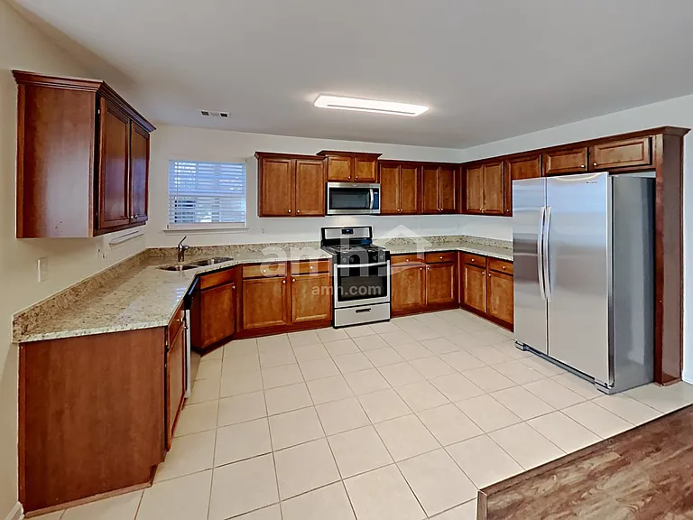 413 Village Way — Photo 3