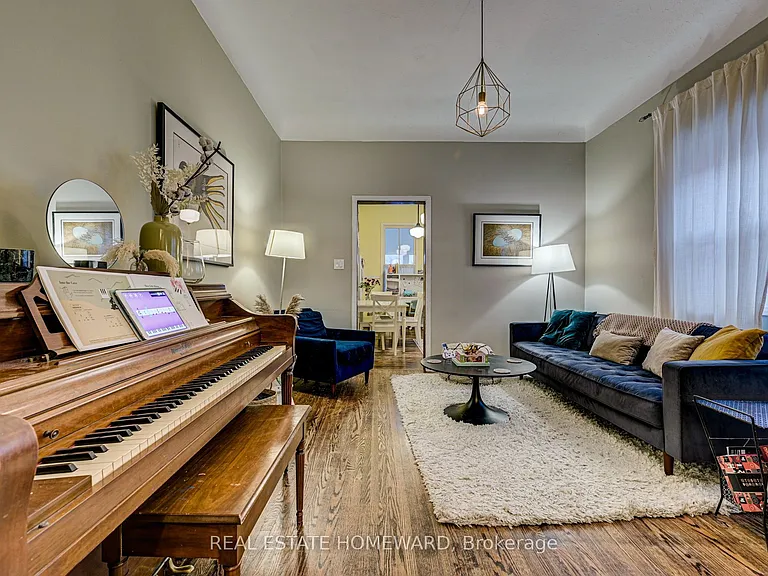 66 Mackenzie Cres #MAIN FL — Photo 8