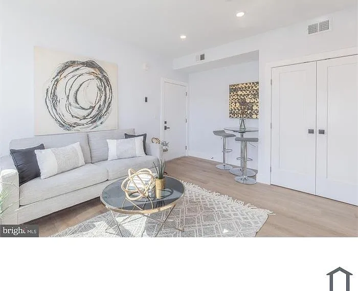 Stylish 2 Bed/2 Bath Penthouse Condo In Washington, Dc - Available 9/19/2026 - $3250.00/Mo! — Photo 2