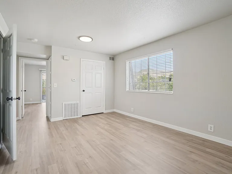 Living Room w/Picture Window Views