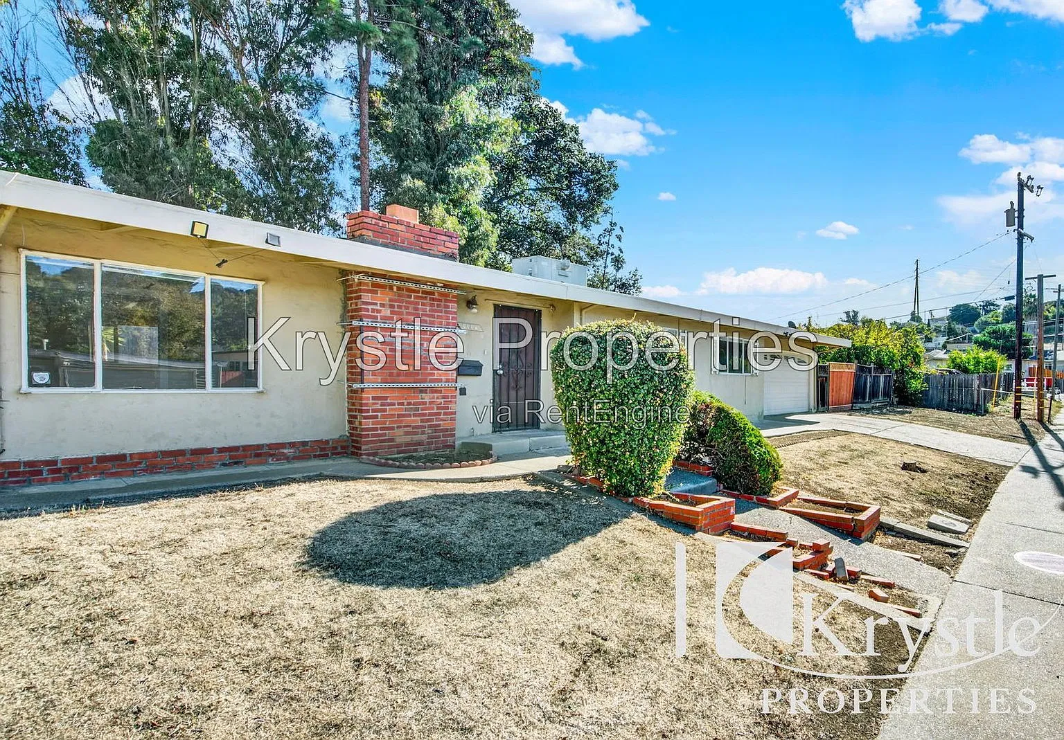 3 bed, 1.0 bath, 1600 sqft, $2,450 — Photo 2