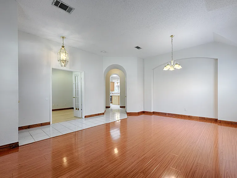 7512 Vineyard Dr — Photo 4