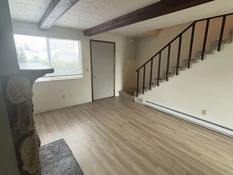 211-221 Maple St — Photo 12