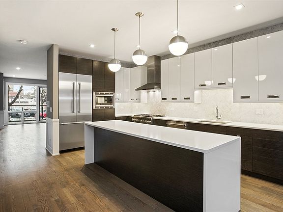2nd image of 1634 W Augusta Blvd #1