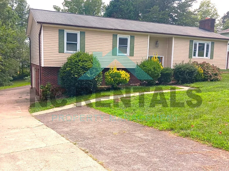 730 Motor Rd — Photo 3