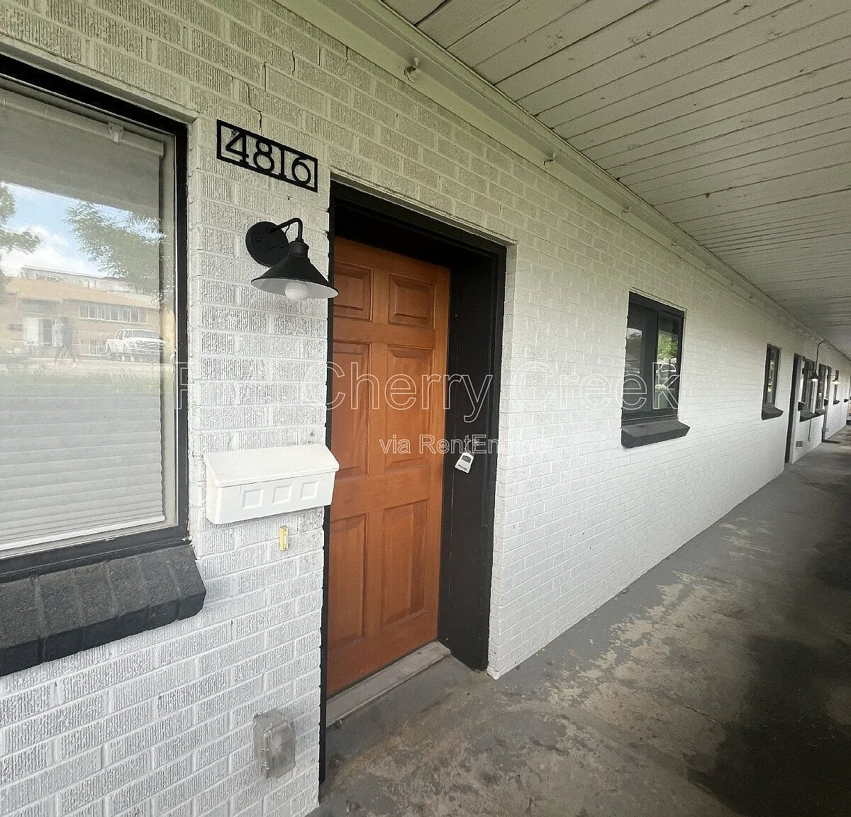 2 bed, 1.0 bath, 828 sqft, $1,495 — Photo 1