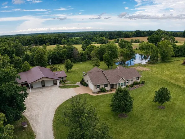 1957 Schnarre Rd, Foristell, MO 63348