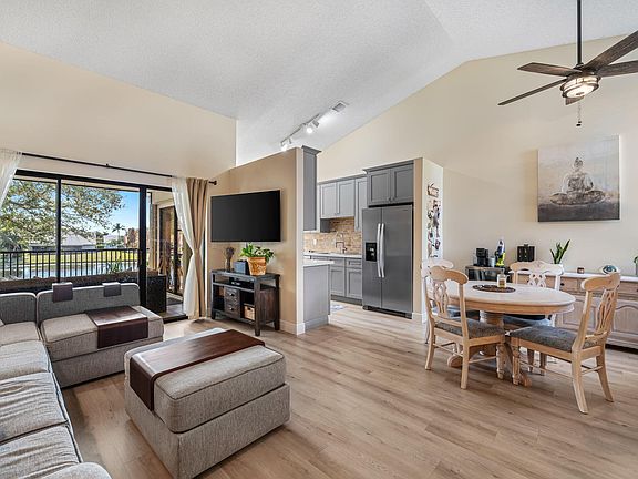 5th image of 3006 Black Oak Court #3006