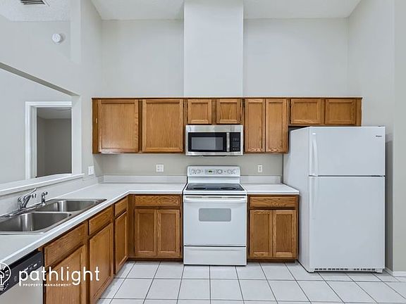 2nd image of 926 River Cove Ave