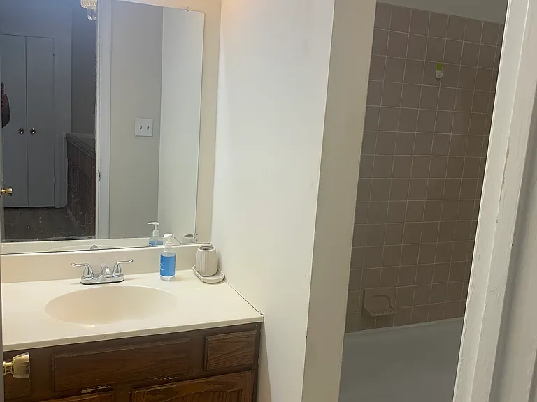 Hallway Full Bathroom