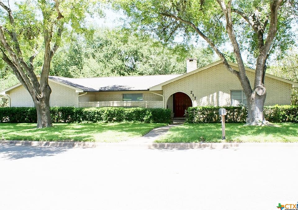 1st image of 217 Winding Way Dr