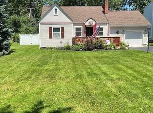 31 E Shore Blvd, Timberlake, OH 44095