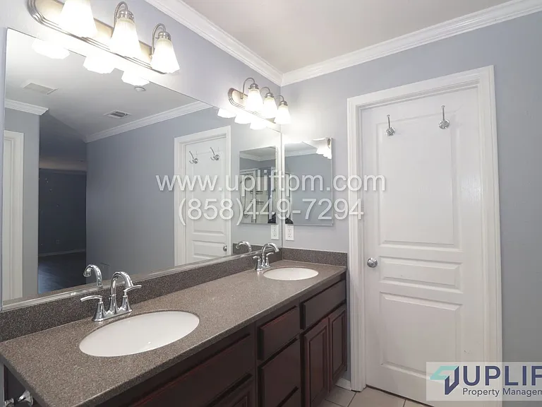 4300 Newton Ave #65 — Photo 9
