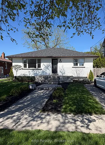 111 Riverside Dr N Photo 1