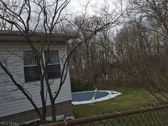 2nd image of 422 W Schultz St