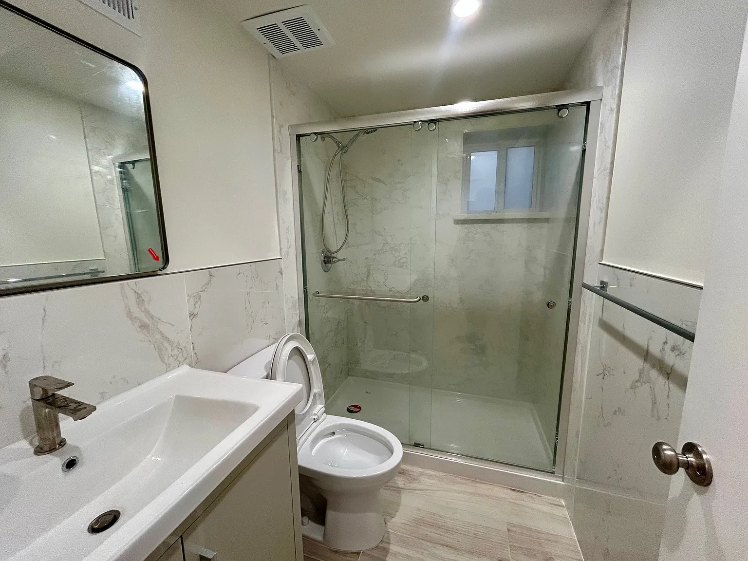 3 bed, 850 sqft, $3,600 — Photo 3