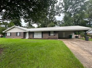 211 Eastwood Dr, Columbus, MS 39702