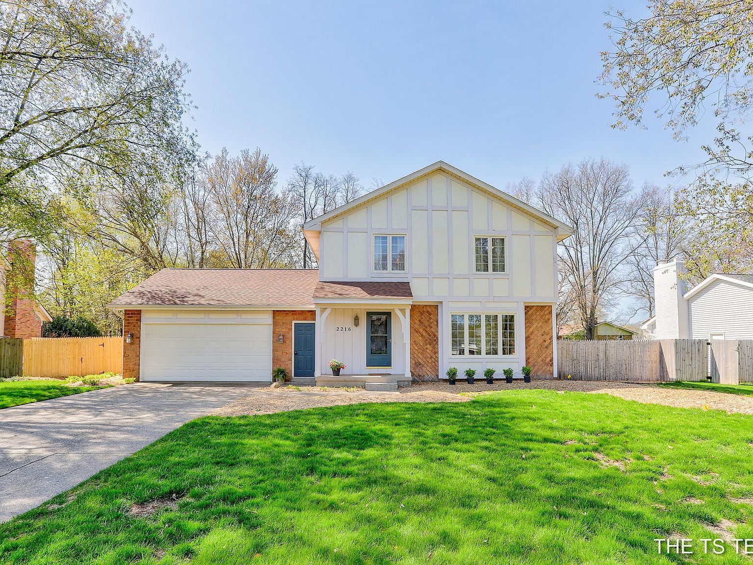 2216 Pinewood St, Jenison, MI 49428 Zillow