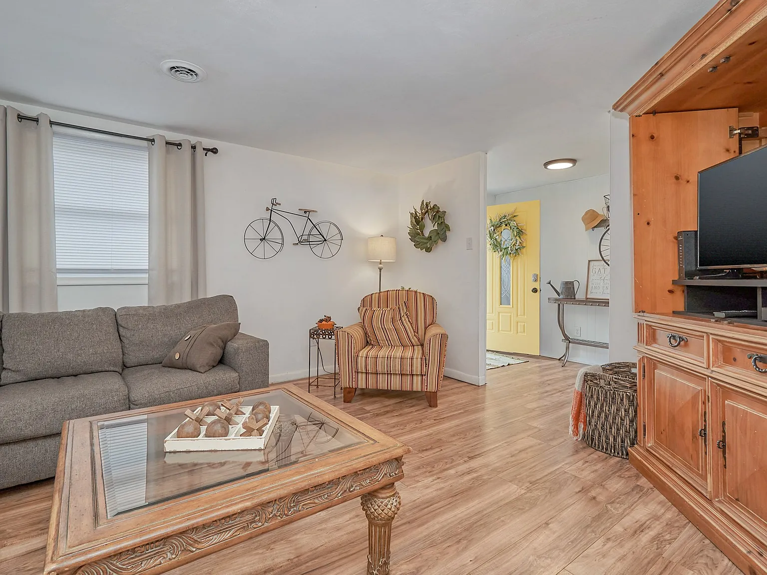 4 bed, 1665 sqft, $2,350 — Photo 3