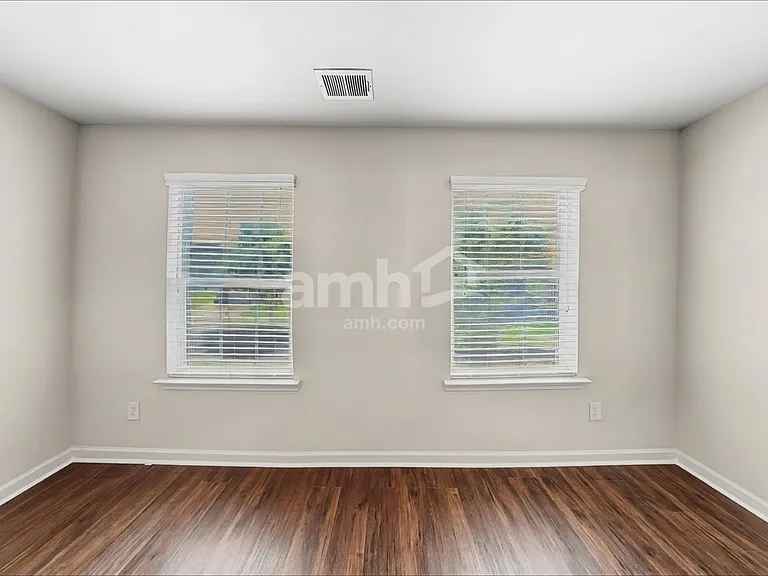 918 Pine Ln — Photo 14