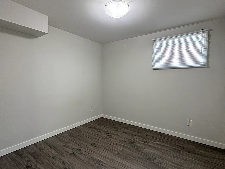 1530 Logan Ave — Photo 7