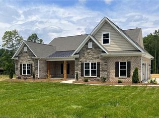 171 Golf Course Rd, Pilot Mountain, NC 27041