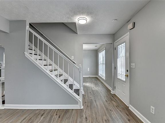 3rd image of 415 Ridgedale Way