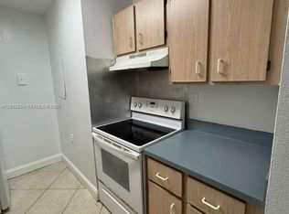 1201 Lake Victoria Dr APT V, West Palm Beach, FL 33411