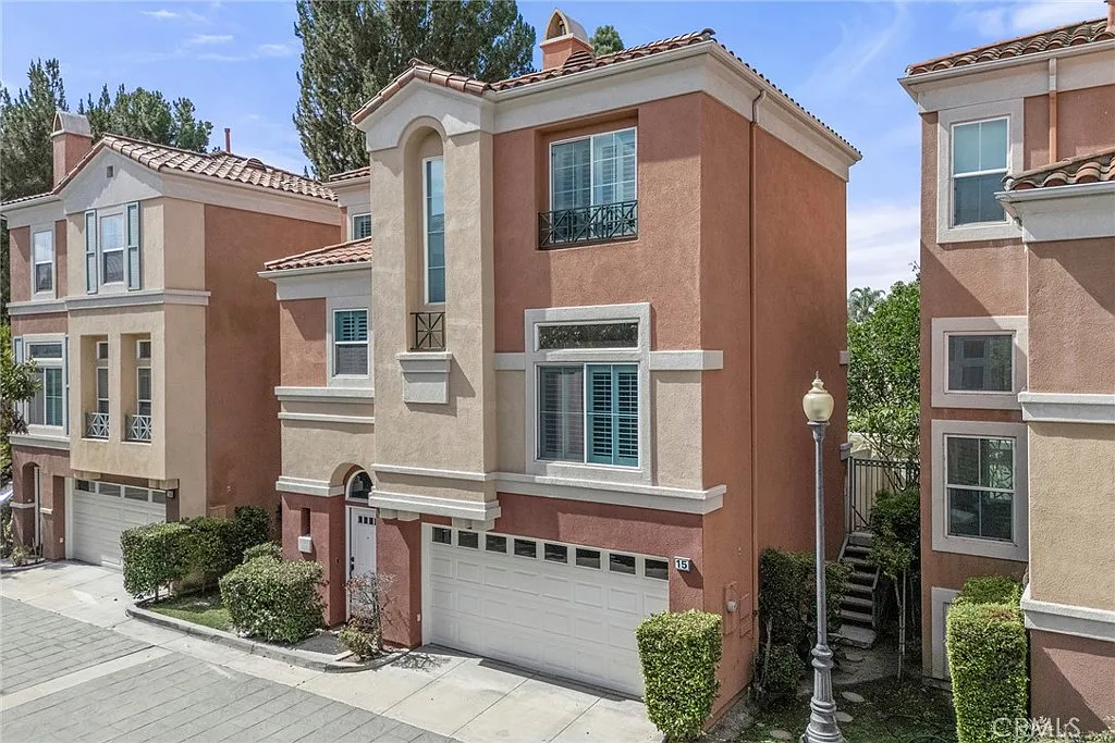 3 bed, 2.5 bath, 1498 sqft, $4,000 — Photo 1