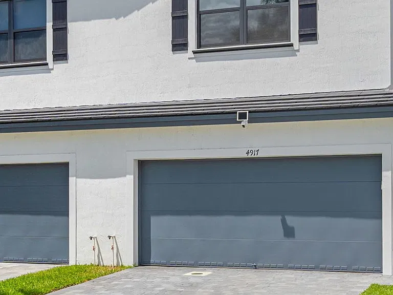 4917 Oakmont Dr — Photo 2