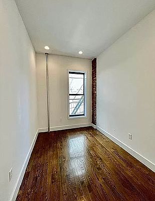 4th image of 737 De Kalb Ave #3G