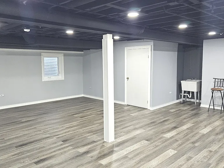 121 Hampton Ave — Photo 30