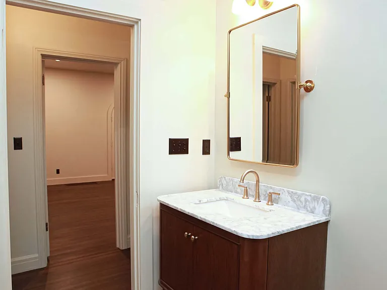 2123 N Elwood Ave — Photo 13