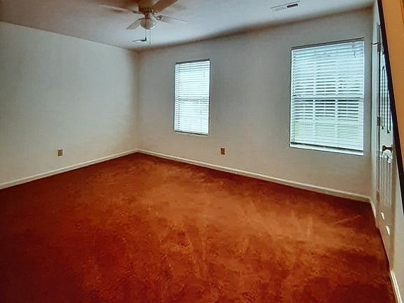 4th image of 301 Royal Garden Ct