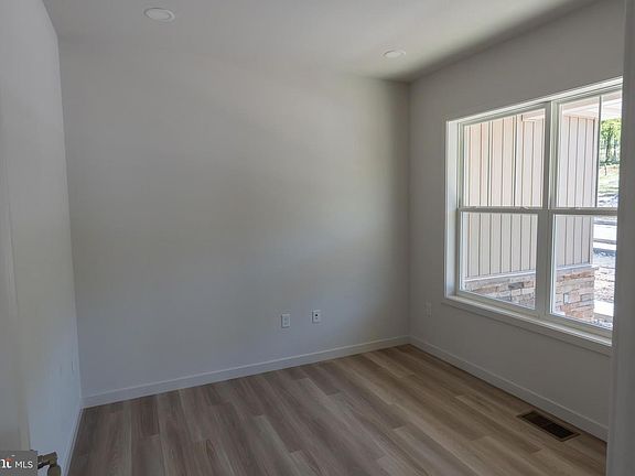 2nd image of 10216 Thornwood Rd