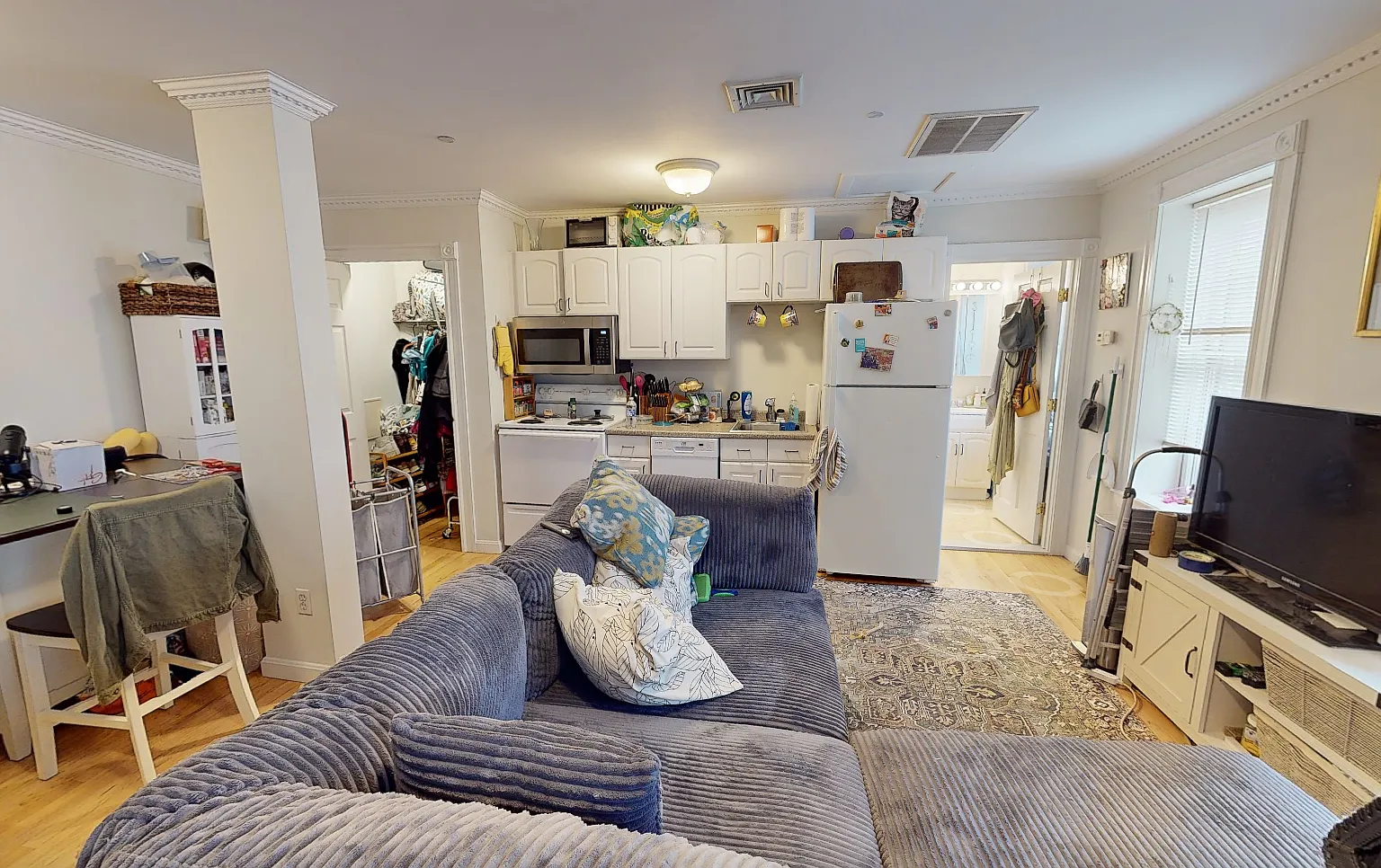 Studio, 450 sqft, $2,400 — Photo 3