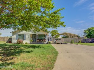308 W 13th St, Hale Center, TX 79041