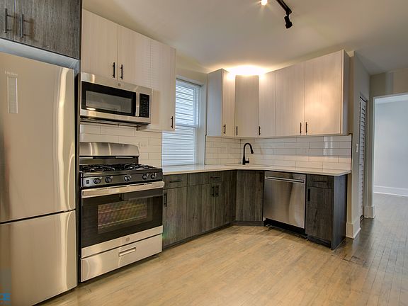 2229 W. Cullerton St. #1R ; Kitchen