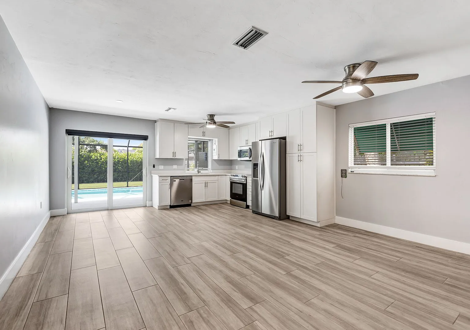 ** Naples Park ** 3 Bed / 3 Bath - Pool Home - Fenced Yard - No Hoa! - Pet Ok - Annual Rental — Photo 3