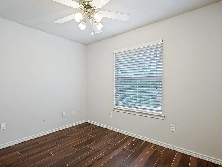 1156 Bent Oaks Dr — Photo 17
