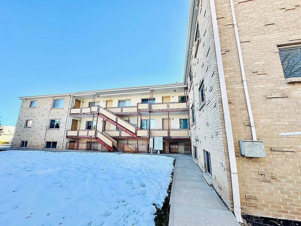 Royal Oaks Apartments