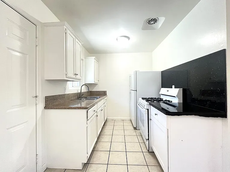 RV T 1594 B&C Sepulveda Ave — Photo 21