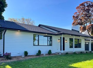 13728 Peninsula Dr, Traverse City, MI 49686