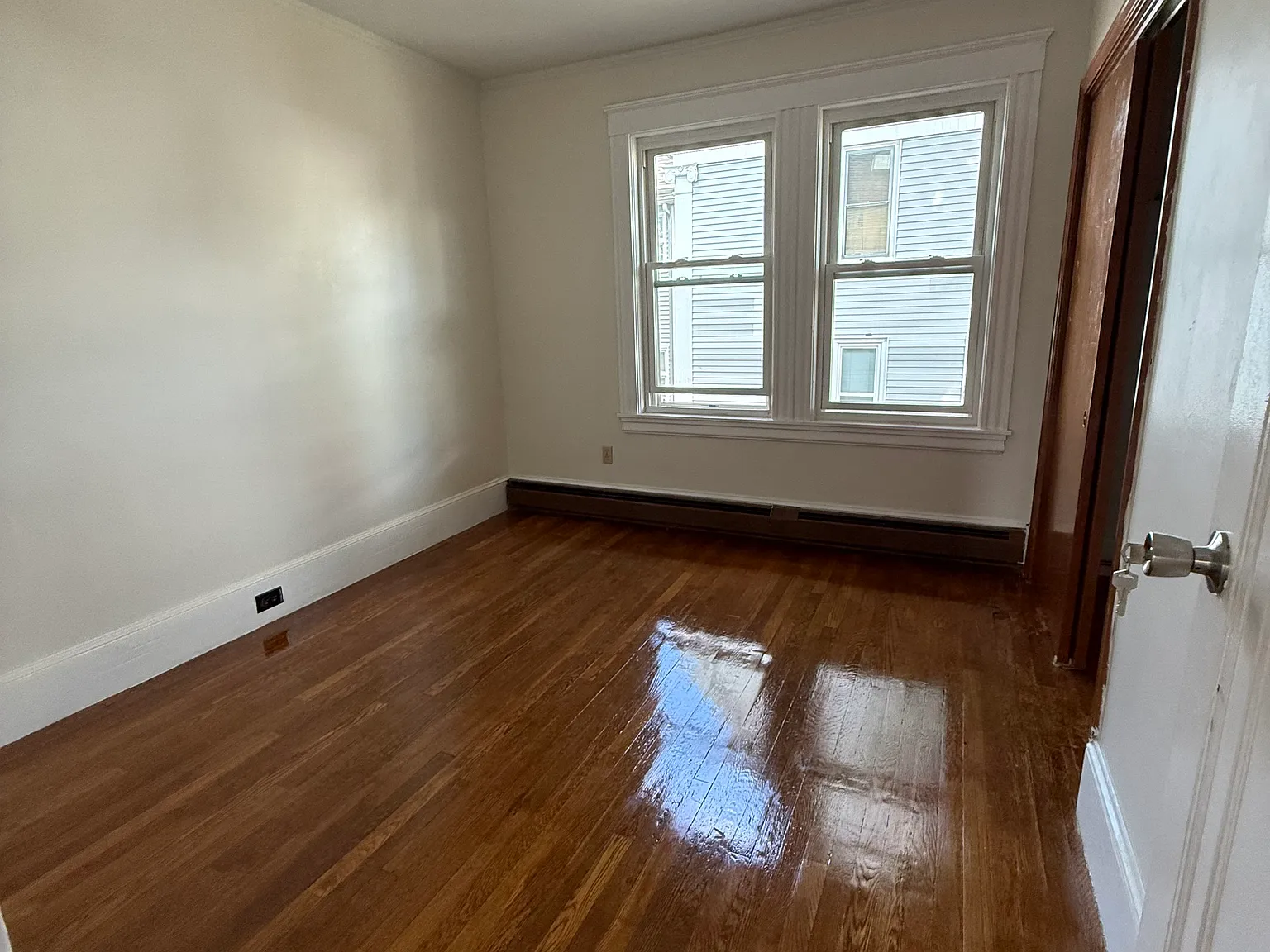 3 bed, 1100 sqft, $2,900 — Photo 4