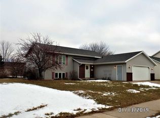 1812 Vandenbroek Rd, Little Chute, WI 54140