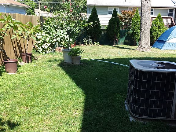 BACKYARD - A/C UNIT