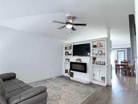 2nd image of 702 W 2nd St E