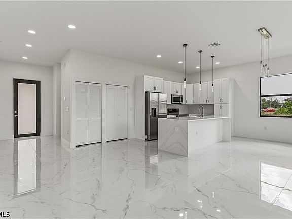 3rd image of 4002 9th St SW