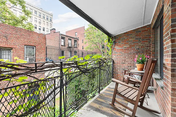 Sold by Compass | media 9